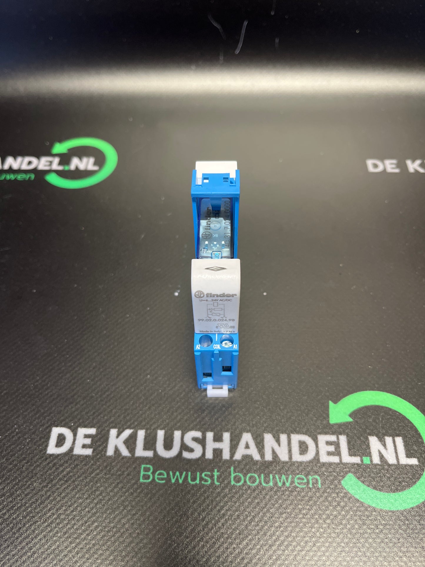 Finder 95.03 Relaissocket + 40.31.9.024.0000 Printrelais + Finder Steekmodule 99.02.0.024.98 + Finder 095.01 Beugelhouder