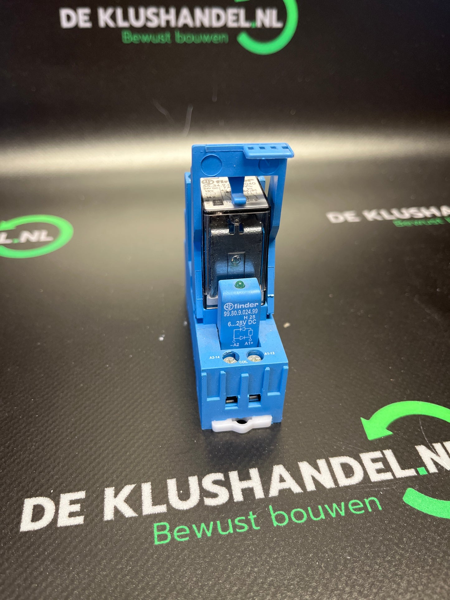 Finder 94.94.3 Relaissocket + 55.34.9.024.0040steekrelais + Finder Steekmodule 99.80.9.024.99 + Finder 095.01 Beugelhouder