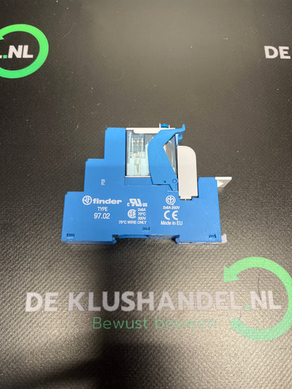 Finder 97.02 Relaissocket + 46.52.9.024.0040 steekrelais + Finder Steekmodule 99.02.9.024.99 + Finder 095.01 Beugelhouder