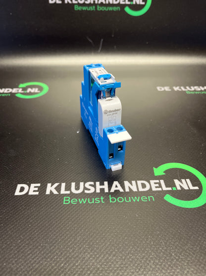 Finder 97.02 Relaissocket + 46.52.9.024.0040 steekrelais + Finder Steekmodule 99.02.9.024.99 + Finder 095.01 Beugelhouder