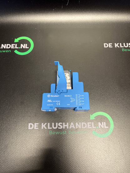 Finder 94.94.3 Relaissocket + 55.34.9.024.0040steekrelais + Finder Steekmodule 99.80.9.024.99 + Finder 095.01 Beugelhouder